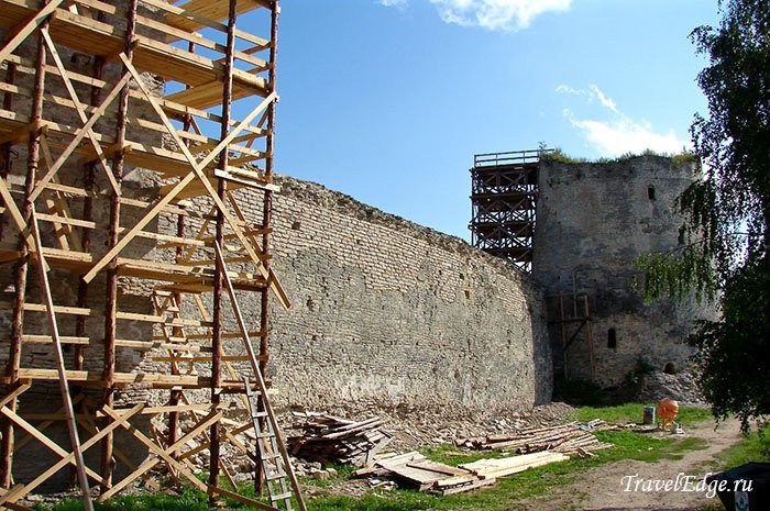 Крепостная стена, г. Изборск 