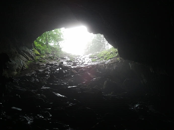 Внутри Кургазакской пещеры