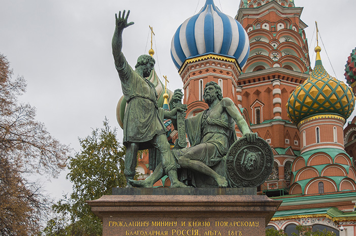 Памятник Минину и Пожарскому, Собор Василия Блаженного